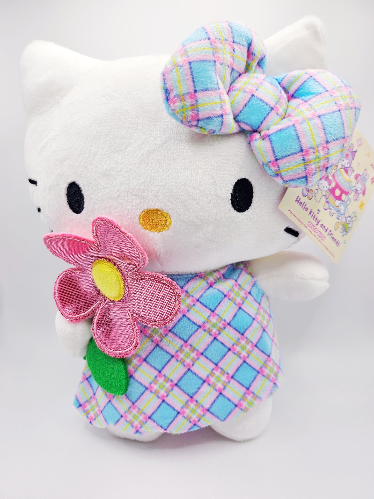 Hello Kitty's Fashion Adventure: Dressing for Fun and Friendship