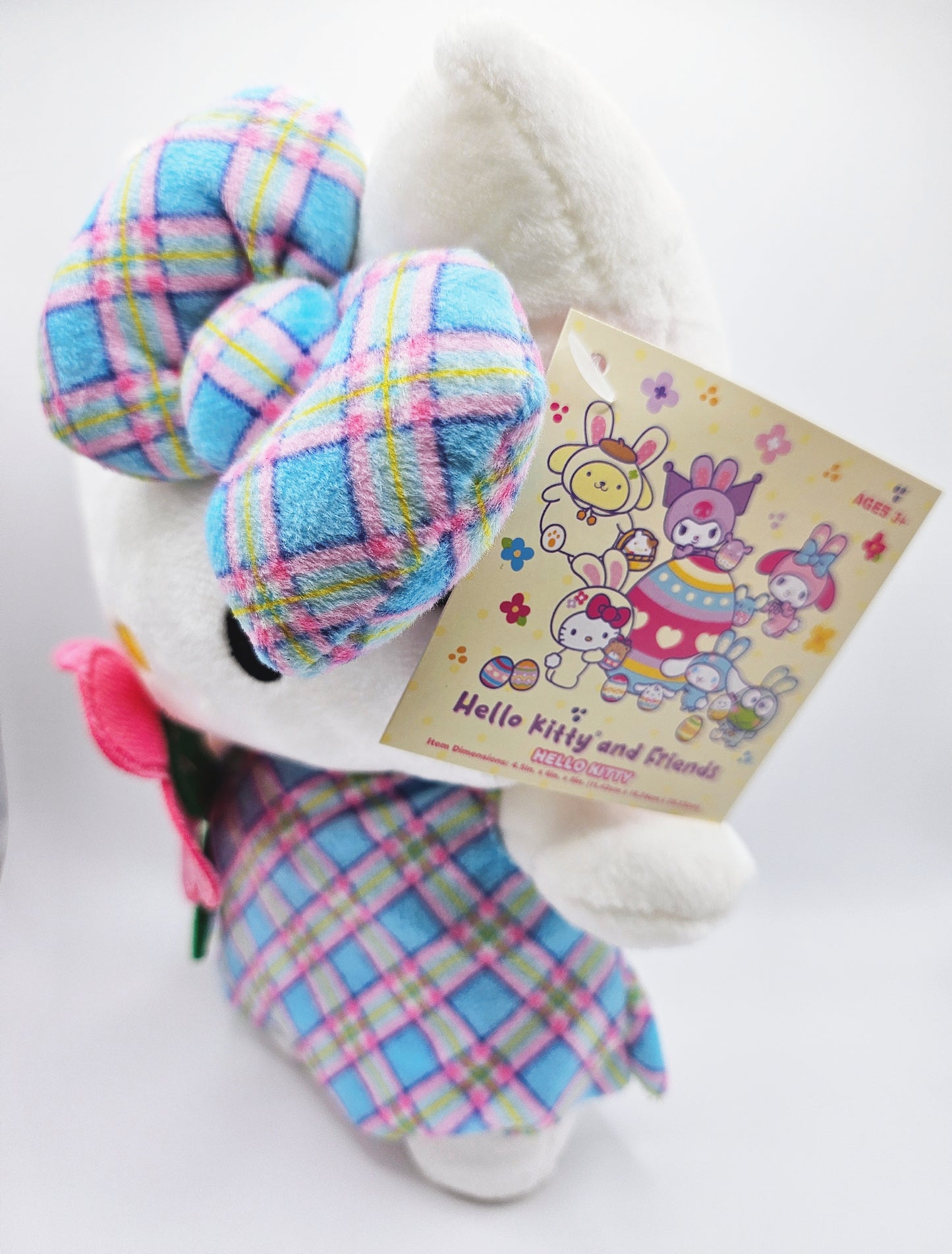 Hello Kitty's Fashion Adventure: Dressing for Fun and Friendship