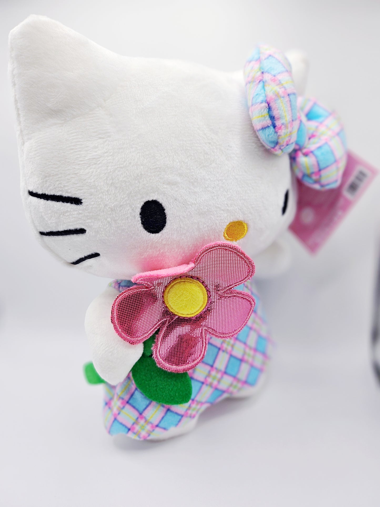 Hello Kitty's Fashion Adventure: Dressing for Fun and Friendship